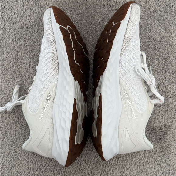 New Balance Women's Fresh Foam Arishi V4 Running Shoe, Orange and White - Size 7 - Picture 6 of 8